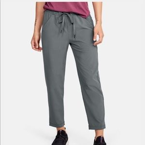Under Armour woven loose Capri pants